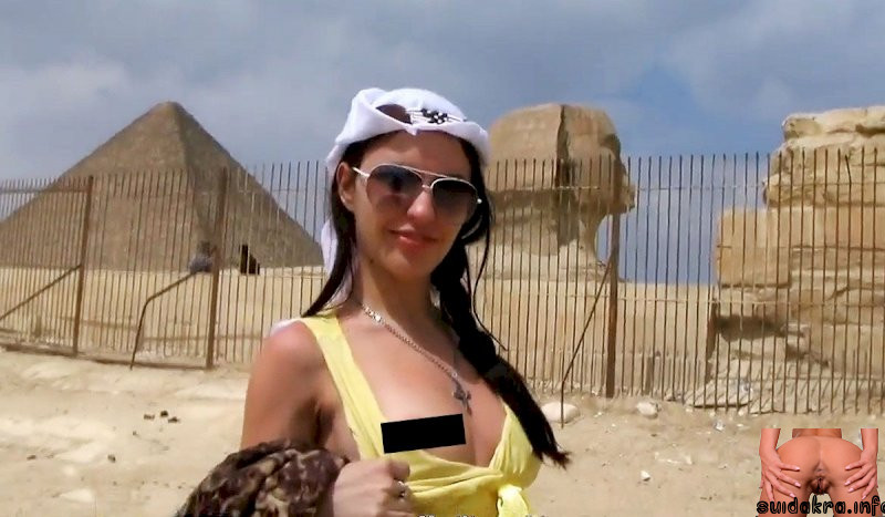 oral flashing woman tourists giza shows nydailynews officials wonders rated